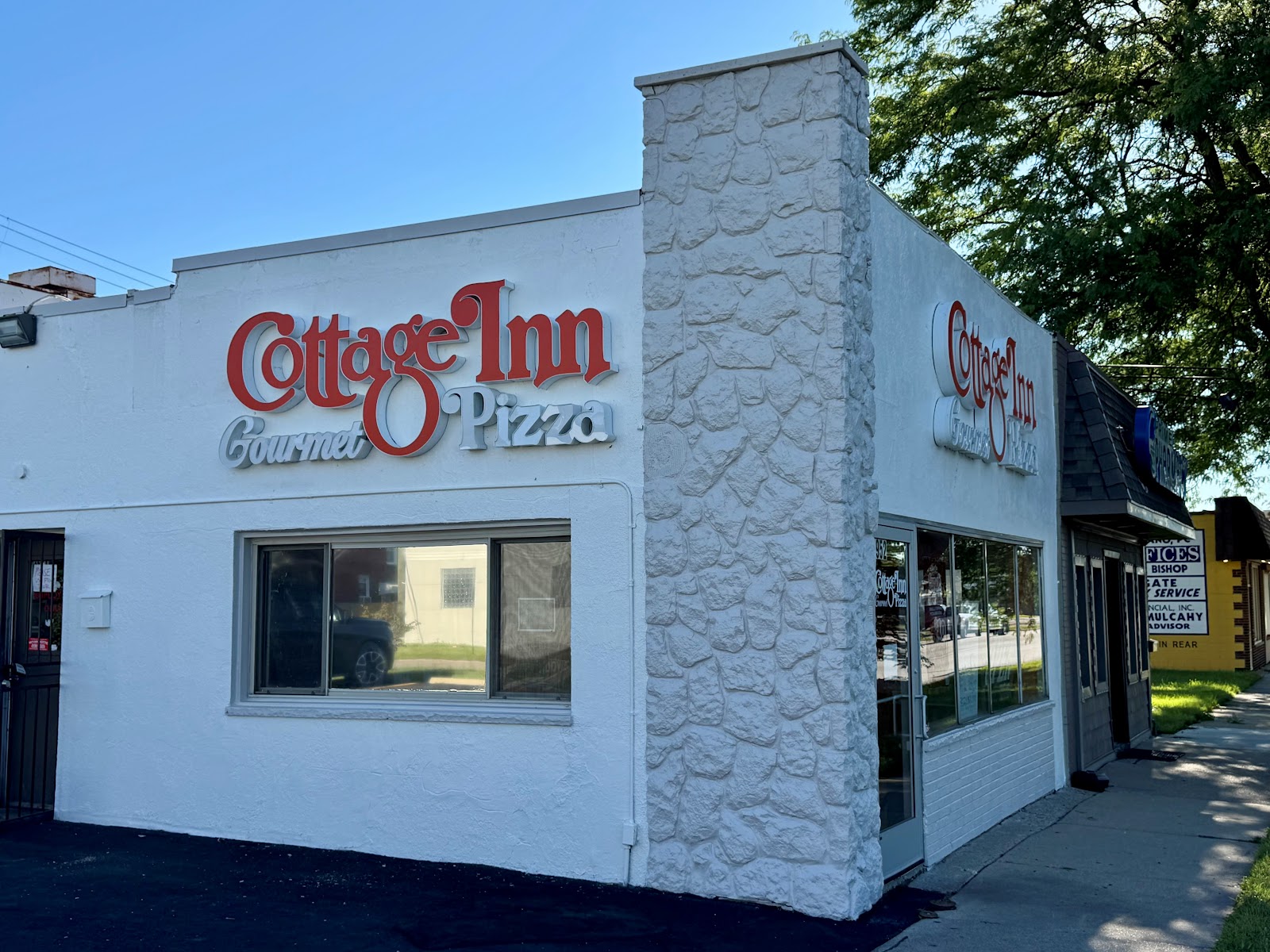 Cottage Inn Pizza Wyandotte — photo