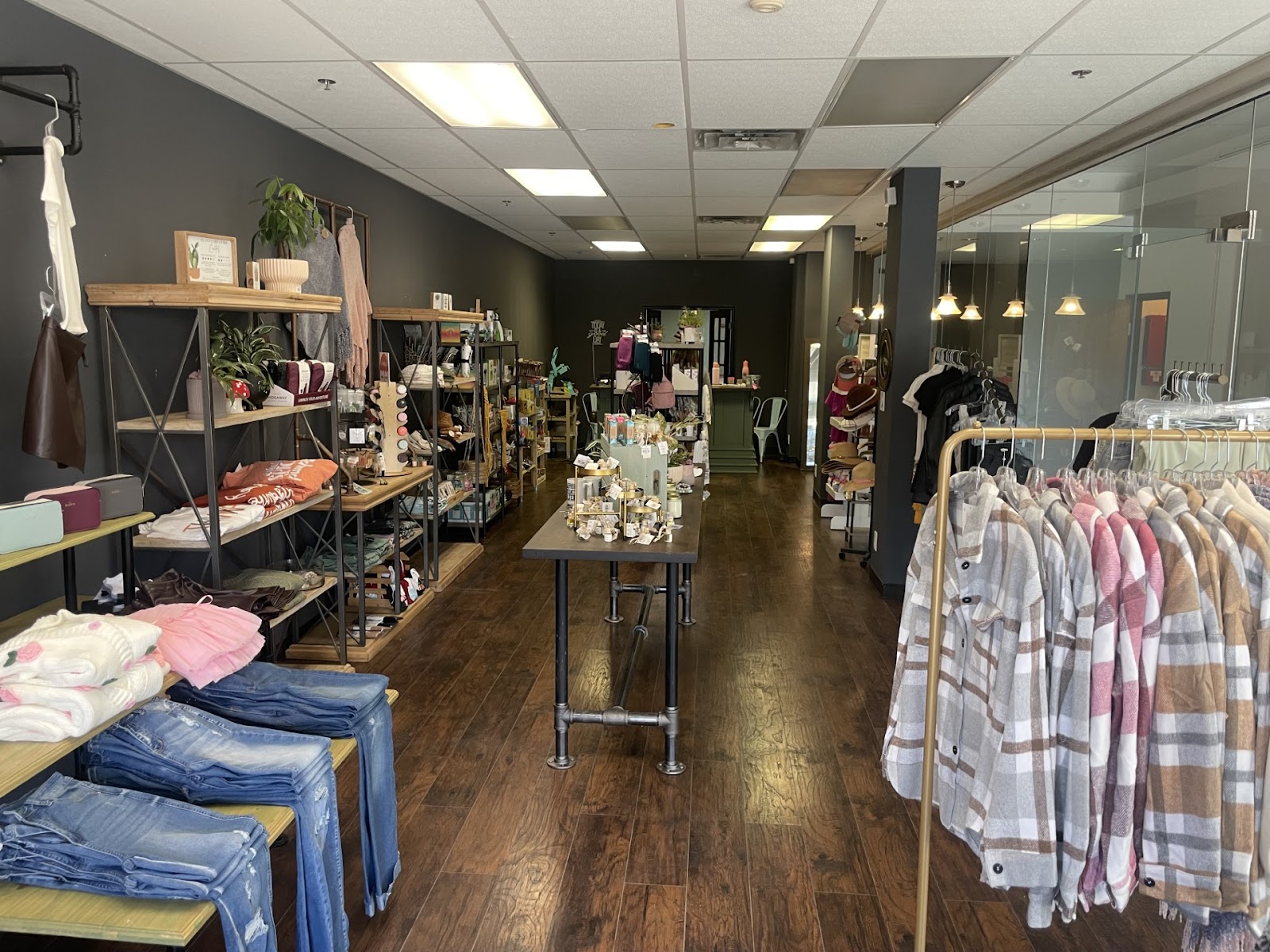 Ivy and Vines Boutique in Wyandotte