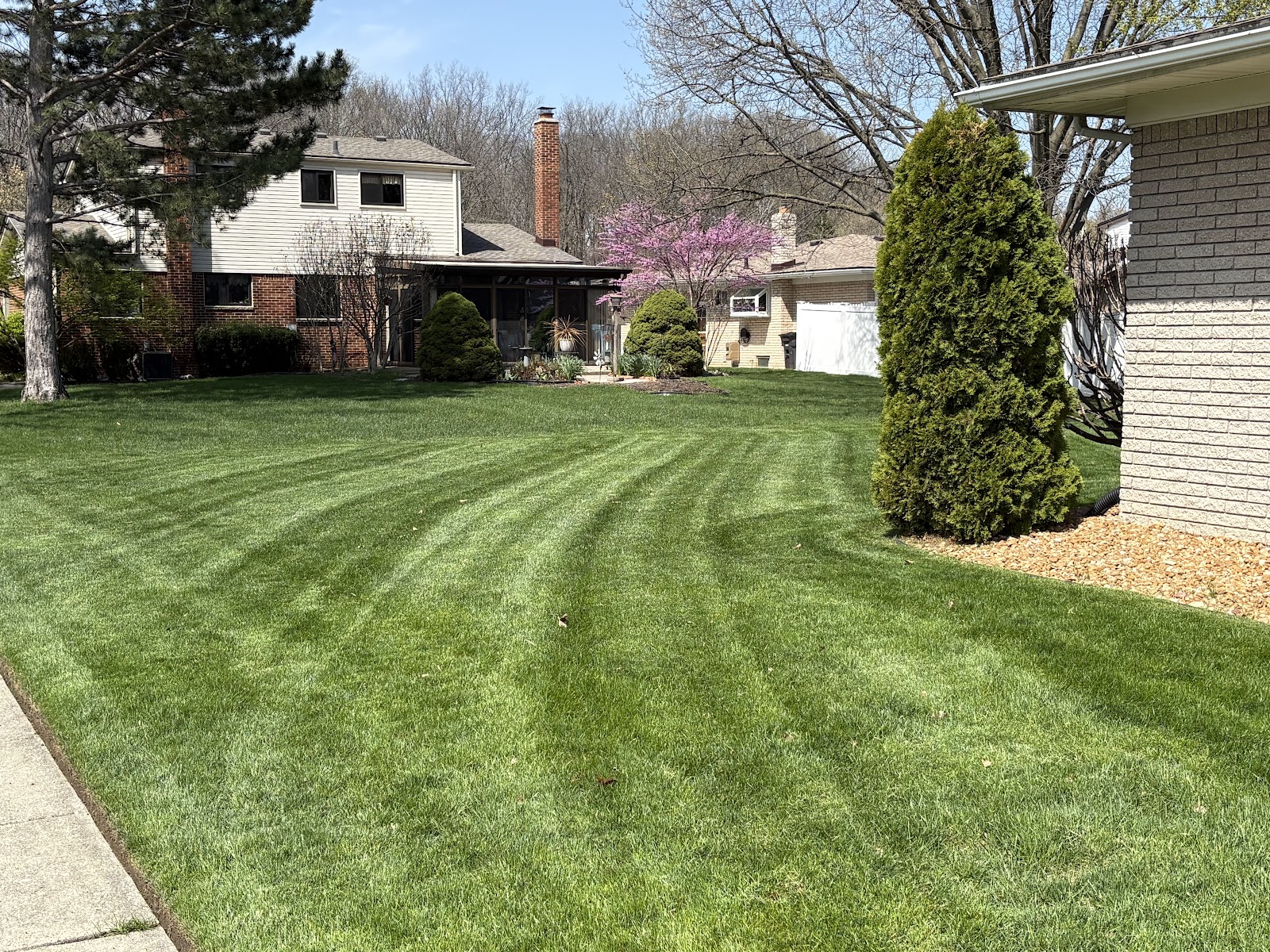 Lawn and Bush Barber LLC in Wyandotte