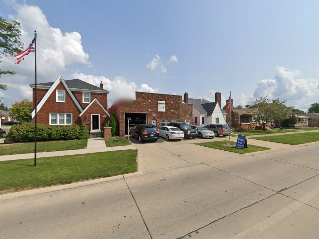 McKenzie's Garage — photo