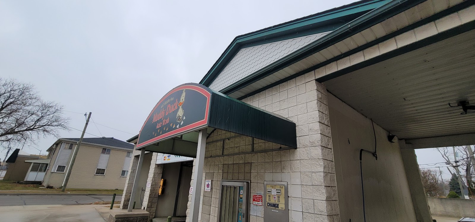 Muddy Duck Car Wash in Wyandotte