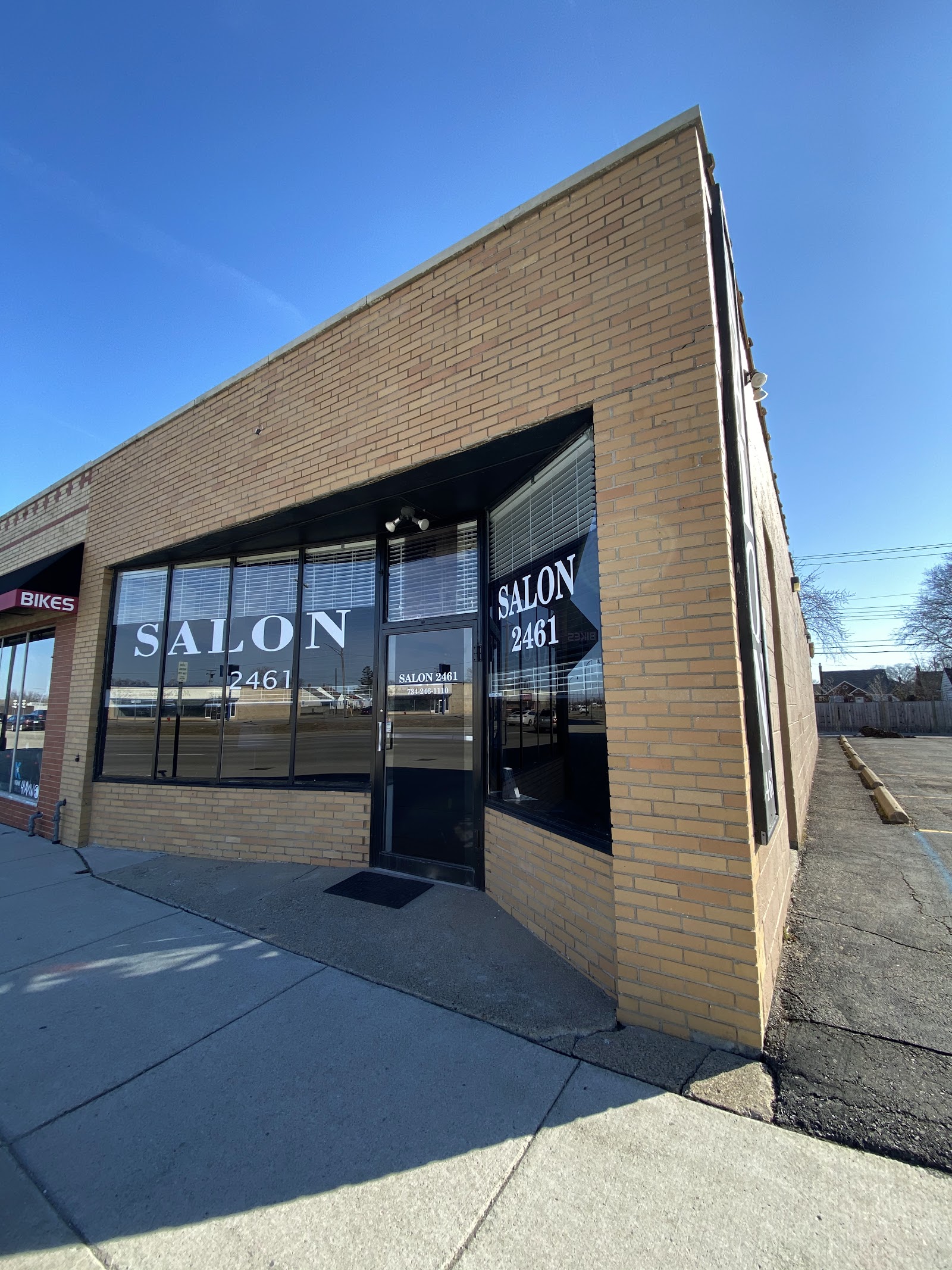 Salon 2461 in Wyandotte